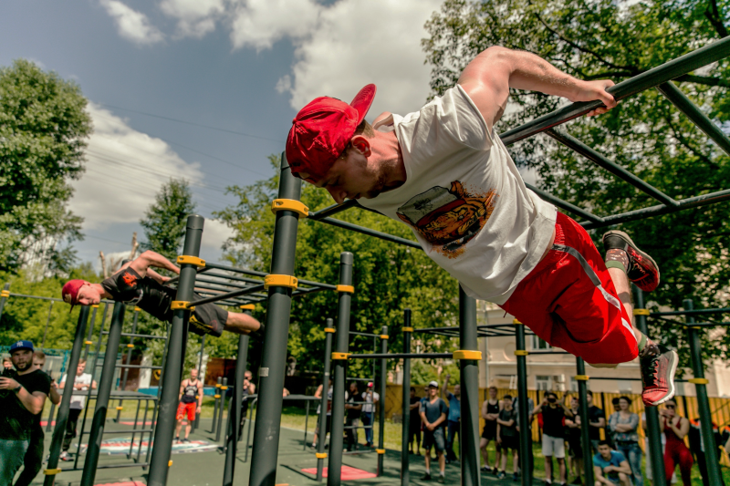 Уличные спортивные тренажеры – шаг к здоровью и долголетию